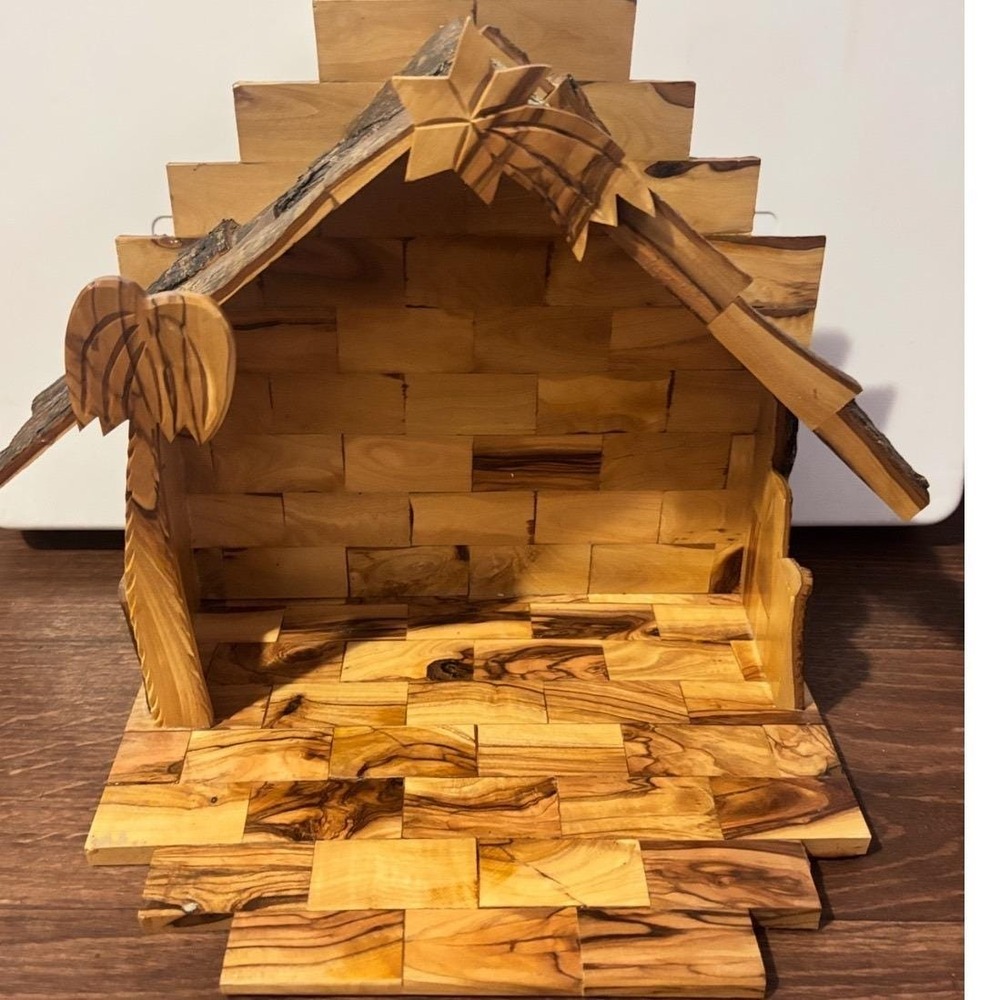 Hand‎ Carved Olive Wood Nativity Stable natural bark roof 11"x14" w/ 15 figures